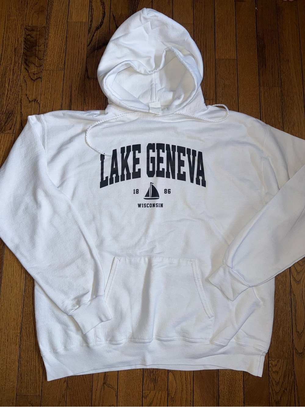 Lake Geneva White Pullover Hoodie - Unbranded